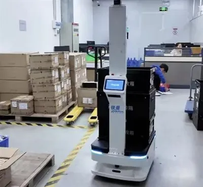 10 Success Stories Showing How AMR Robots Are Transforming The Logistics Indu...